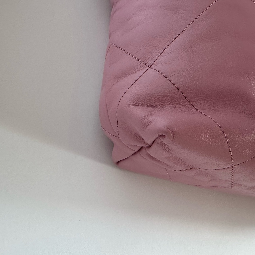 EUC Chanel Small 22 Bag Pink Calfskin Antique Gold Hardware - Picture 9 of 16